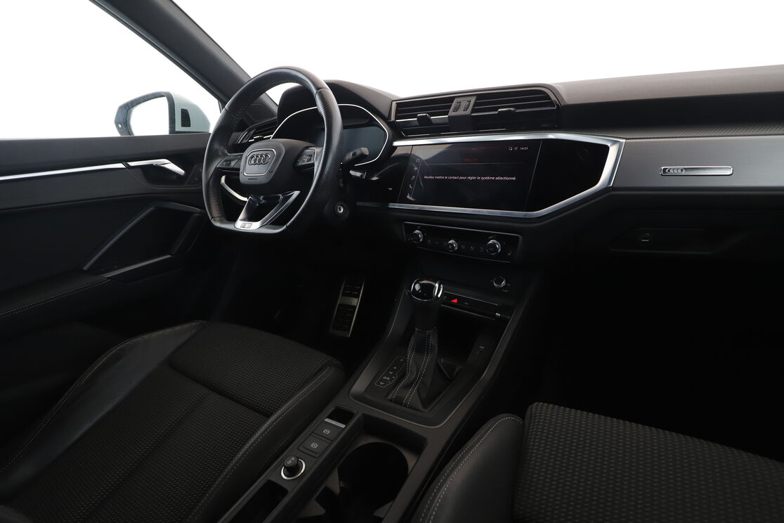 Audi Q3 35 TFSI S Line S Tronic 7 — photo 12