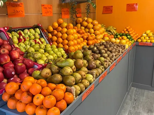 Commerce fruits , légumes, fromages