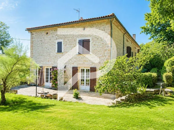 Maison de plain-pied 8 pièces 313 m²