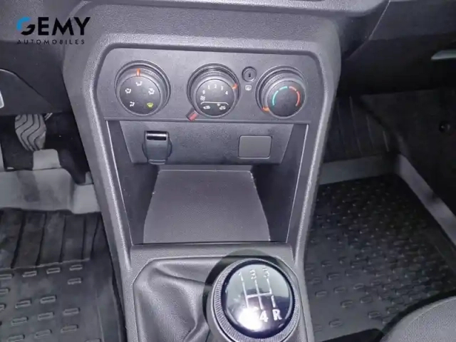 Dacia Sandero sce 65 — photo 14