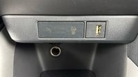 Toyota Yaris 116h Design 5p MY22 — photo 21