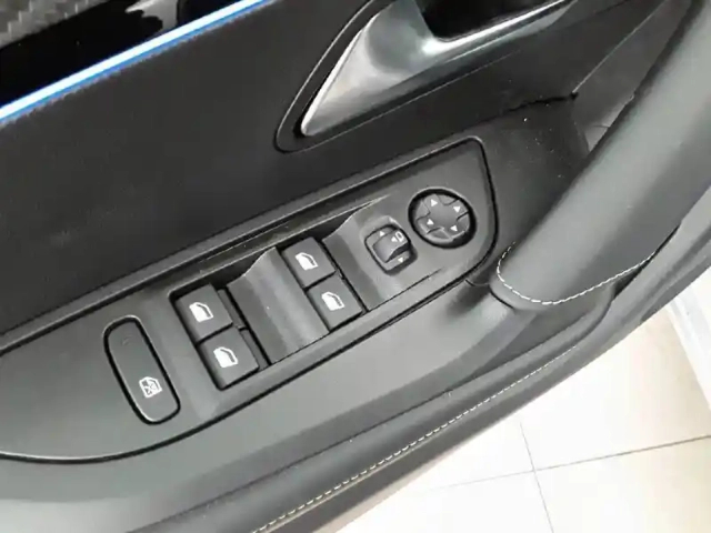 Peugeot 2008 electrique 54 kwh 156 ch — photo 119