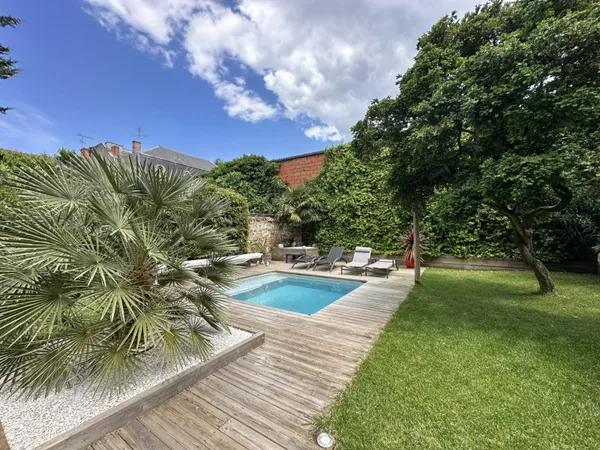 AGEN HYPER CENTRE MAISON D'EXCEPTION AVEC GARAGE JARDIN ET P