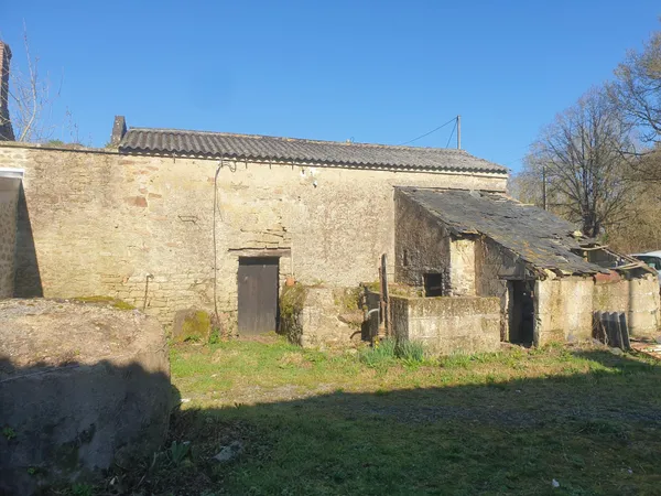 Maison en pierre à rénover entièrement