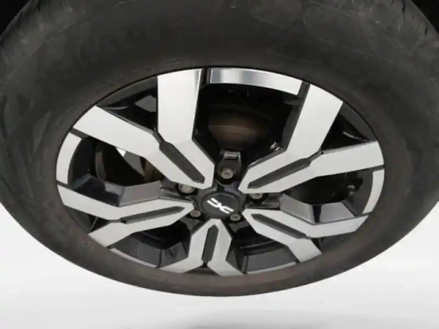 Dacia Duster 1.0 eco-g 100ch  journey 4x2 — photo 11
