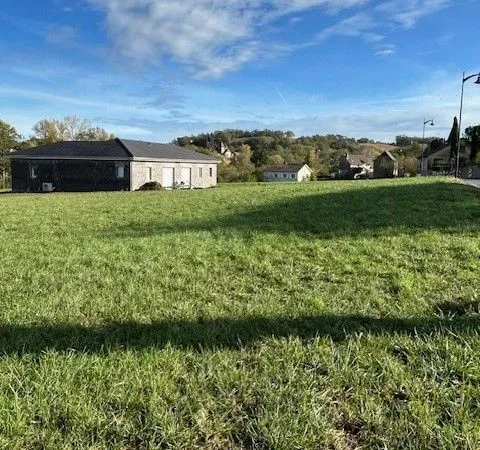 Terrain à bâtir 1 528 m² viabilisé avec vue - Lugan