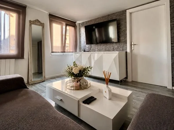 Appartement F2 rénové de 37 m² à Manom - 2 places de parking + cave