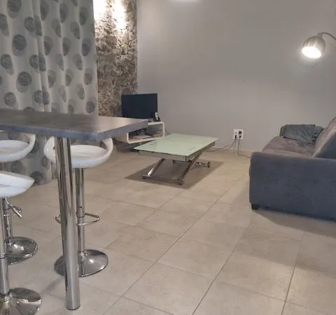 Appartement T2 meublé à louer - Étudiant uniquement