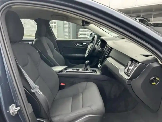 Volvo V60 d3 150ch adblue business — photo 11