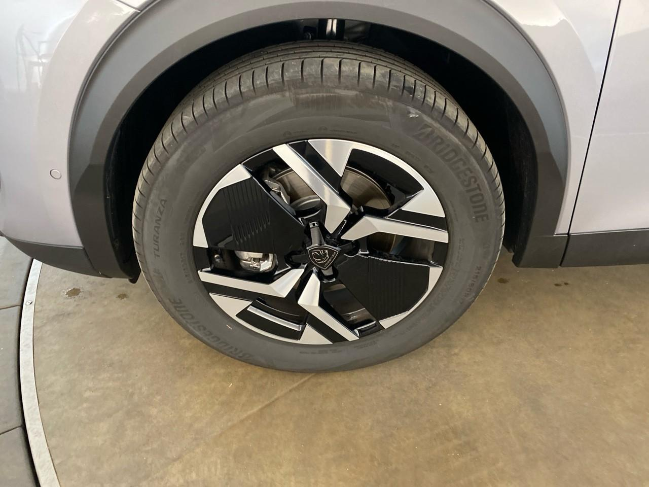 Peugeot 2008 hybrid 145 ch e-dcs6 allure — photo 11