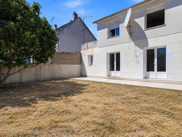 Vous recherchez une maison spacieuse pour accueillir toute votre famille ! Découvrez cette belle mai