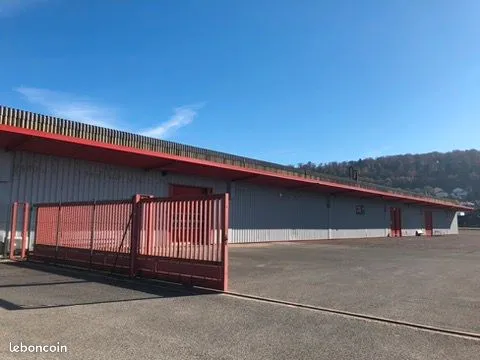 Local d’activité et entrepôt Location Colombier-Fontaine  680m² 1900€