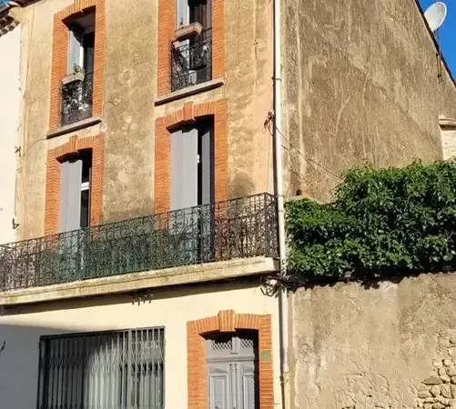 Charmant appartement de caractère avec cour et sa cuisine d'été.