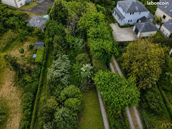 Dinard — Terrain arboré 900 m², plein sud, 2e ligne boulevard du Villou