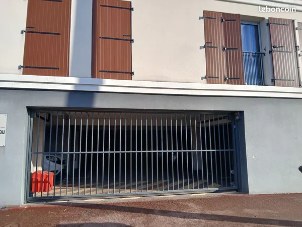 Place de parking sécurisée- cenon gare
