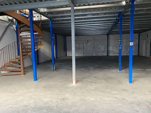 LA COURNEUVE 93120 - LOCATION - ENTREPOT- BUREAUX - 358m2
