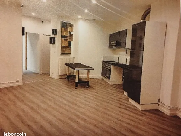 APPARTEMENT SAINT ETIENNE PROCHE CARNOT T3 69 M2 RdC