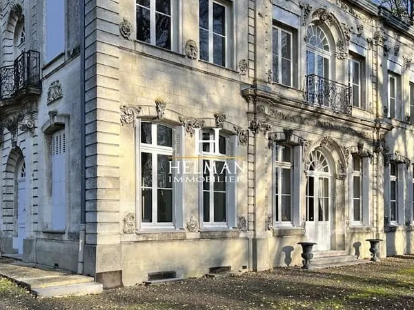 Maison 8 pièces 300 m²