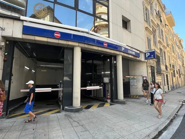 Rare à la vente  Parking loué à Nice Carré Magique avec excellente rentabilité