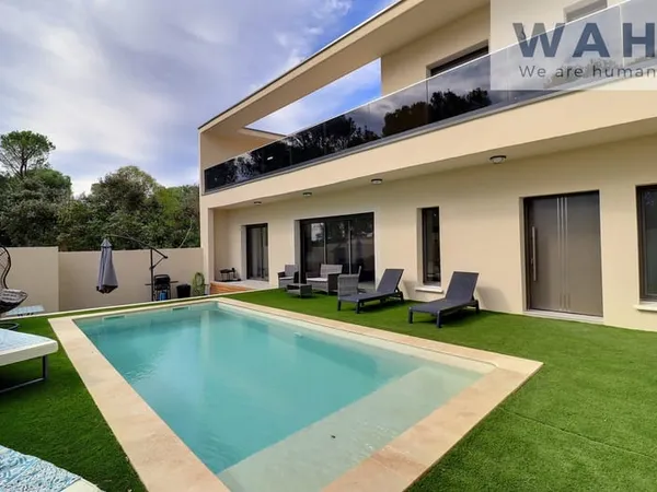 VILLA NEUVE de Standing 190 m2 7 P avec piscine à Vergèze 30
