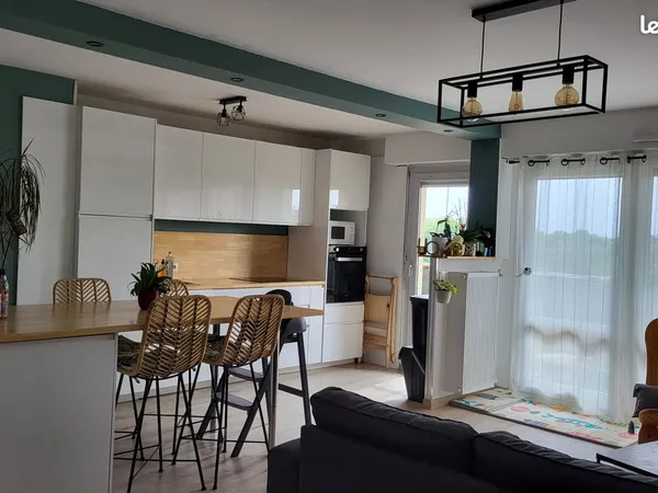 À vendre - Superbe T3 traversant de 64 m² - Excellent état - Climatisation - Garage et cave