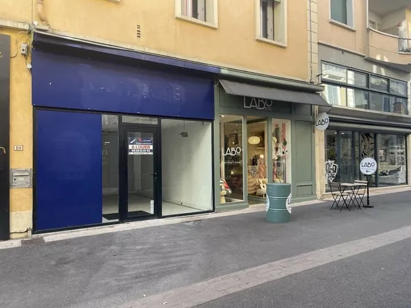 À LOUER ALÈS LOCAL COMMERCIAL COEUR DE VILLE