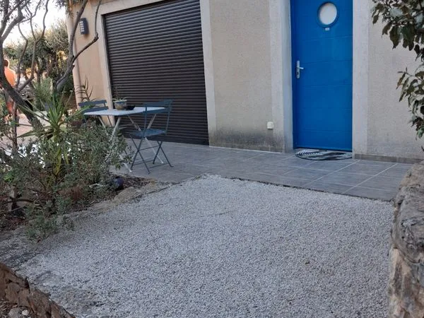 Joli T2 meublé secteur VACQUEROLLES à NIMES