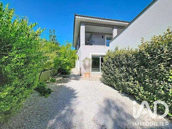Local commercial 1 pièce 338 m²