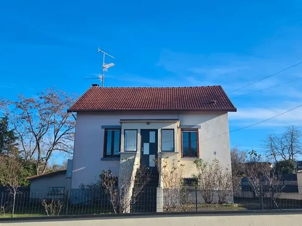 Maison individuelle 96 m², Bondeval, Terrain clôturé, garages