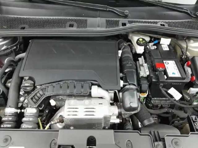 Peugeot 208 puretech 100 s&amp;s bvm6 — photo 35