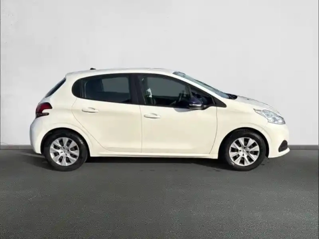Peugeot 208 puretech 68ch bvm5 — photo 4
