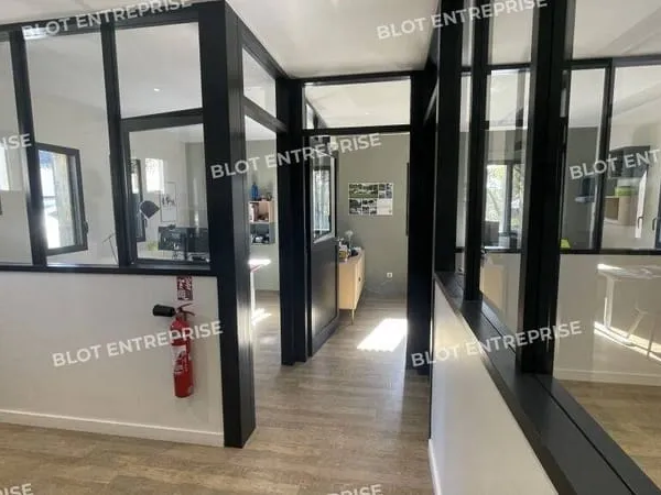 Bureaux 1 pièce 139 m²