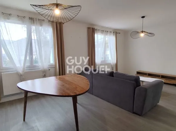 Maison chaleureuse sur trois niveaux avec garage, jardin et studio indépendant