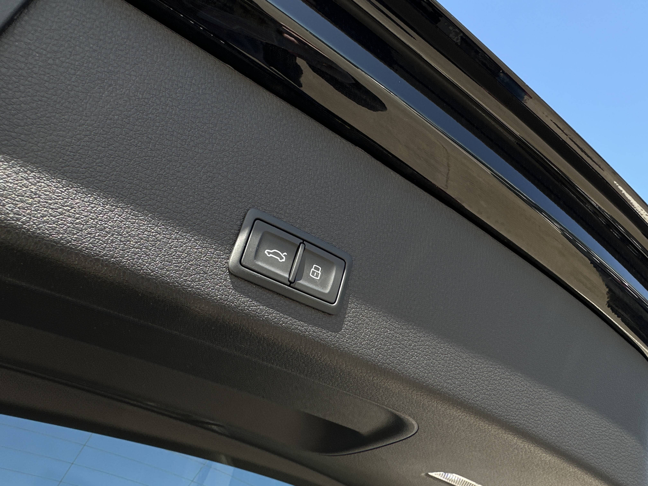 Audi e-tron 55 quattro 408 ch — photo 15