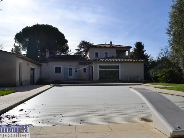 Tarascon, villa de 209m2 sur une parcelle de 2698m2 avec pis