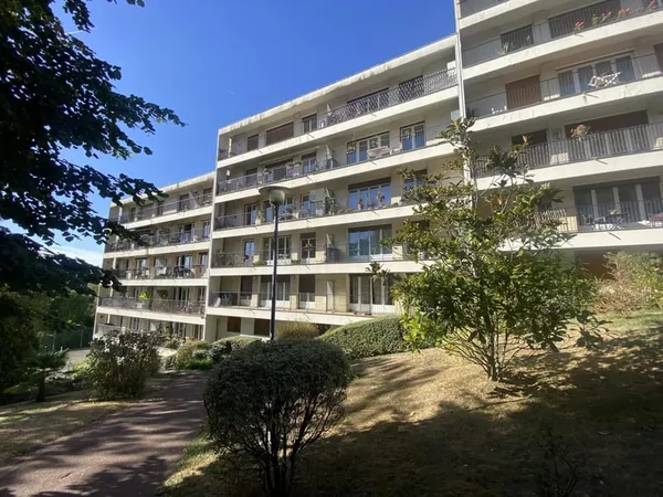 A LOUER - APPARTEMENT DE 4 PIECES SITUE A CHARTRES