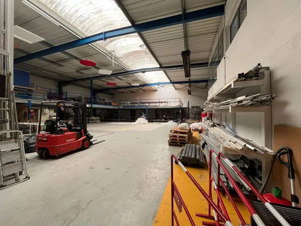 Local d'activité 685 m²