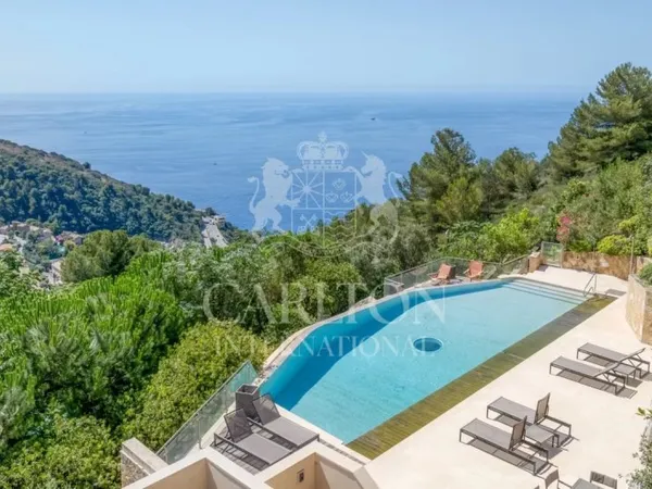 Eze, à quelques minutes de Monaco, plages, importante propriété avec vue mer époustouflante.