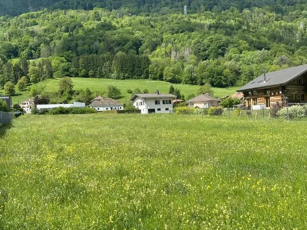 MAGLAND - GRAVIN | TERRAIN CONSTRUCTIBLE VIABILISÉ 566 m²