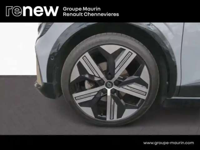Renault Megane e-tech electric ev60 220ch iconic super charge -b — photo 12