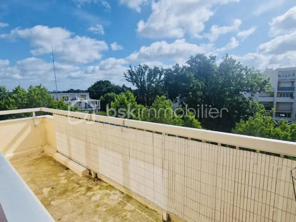 NANTES - 4EME ET DERNIER ETAGE AVEC BALCON - AUCUN VIS A VIS