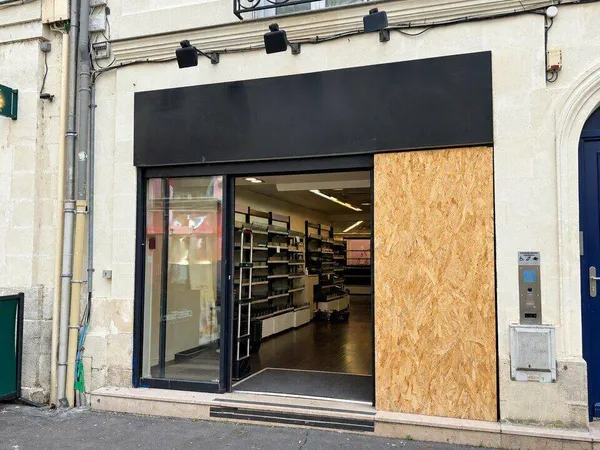 Local commercial 77 m²