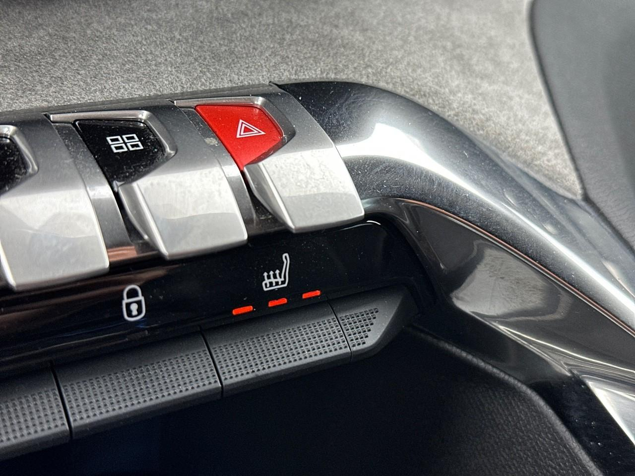 Peugeot 3008 puretech 130ch s&s eat8 gt pack — photo 29