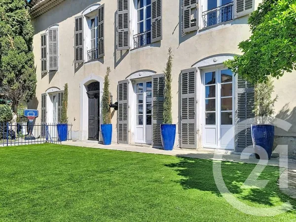 Maison 10 pièces 309 m²