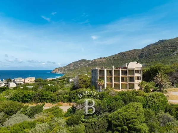 Cap Corse, Centuri, Propriété de caractère, vue mer, 30 chambres, parc paysager, plage à pied