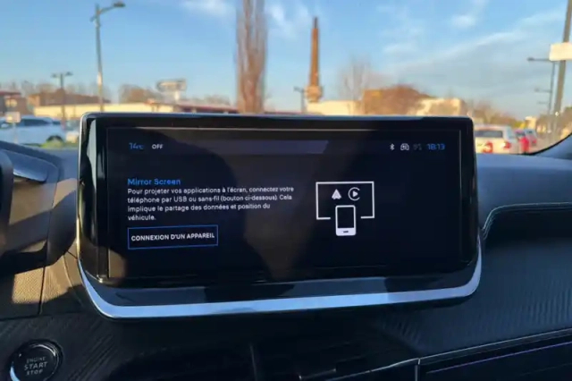 Peugeot 2008 hybrid 145 e-dcs6 — photo 46