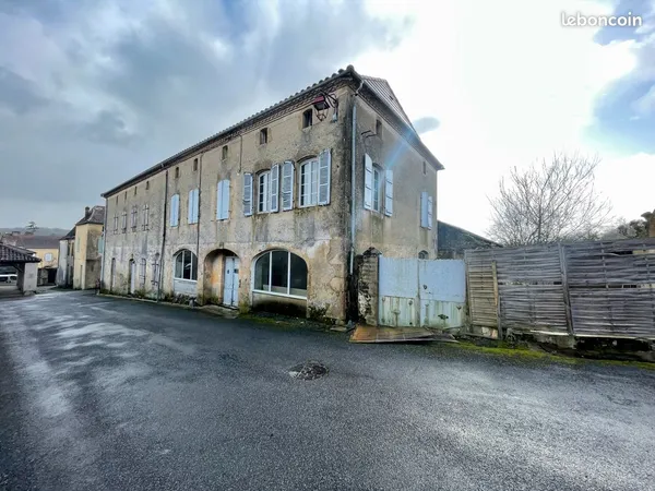 Maison 394m² en plein centre de Madiran