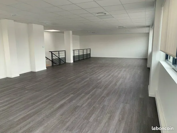 LOCAL D'ACTIVITE 274 m² SAINT QUENTIN FALLAVIER