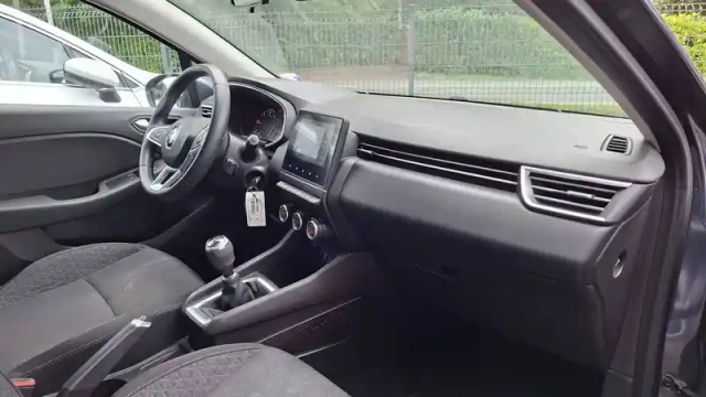 Renault Clio blue dci 85 — photo 17
