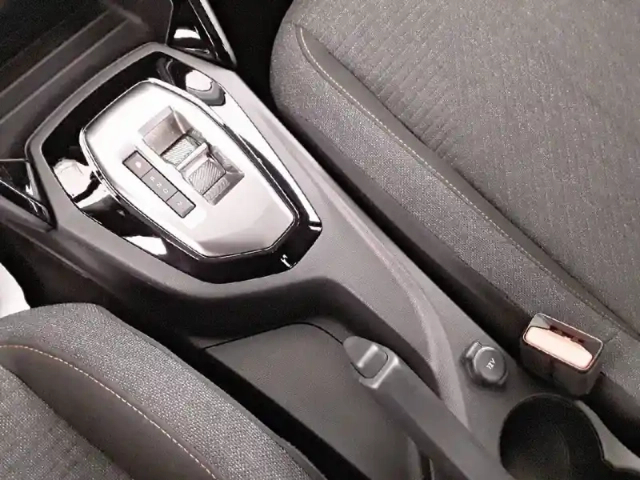 Peugeot 208 hybrid 110 e-dcs6 — photo 40